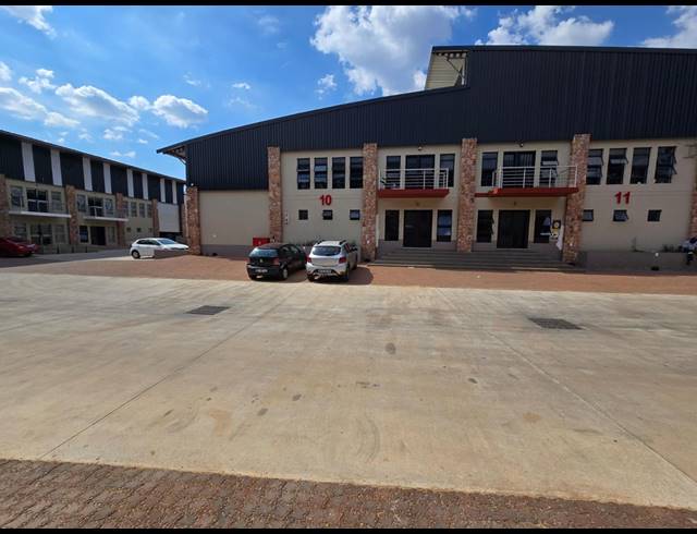 350M² WAREHOUSE TO LET IN CLEVELAND